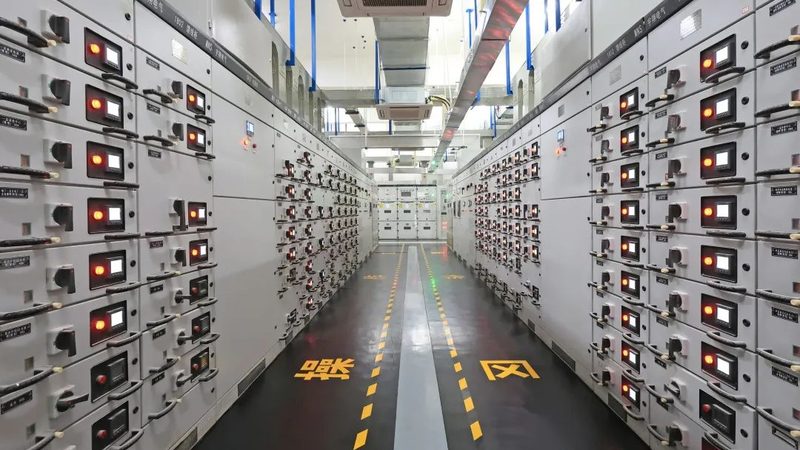 开关柜母线室潮湿成因及解决方案解析